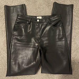 Aritzia Melina Pant - Size 6 - Black - Vegan Leather - LIKE NEW
